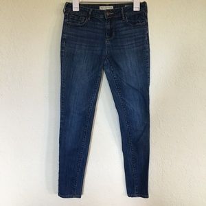 Bullhead Denim Co women's midrise skinny jeans. Size 26